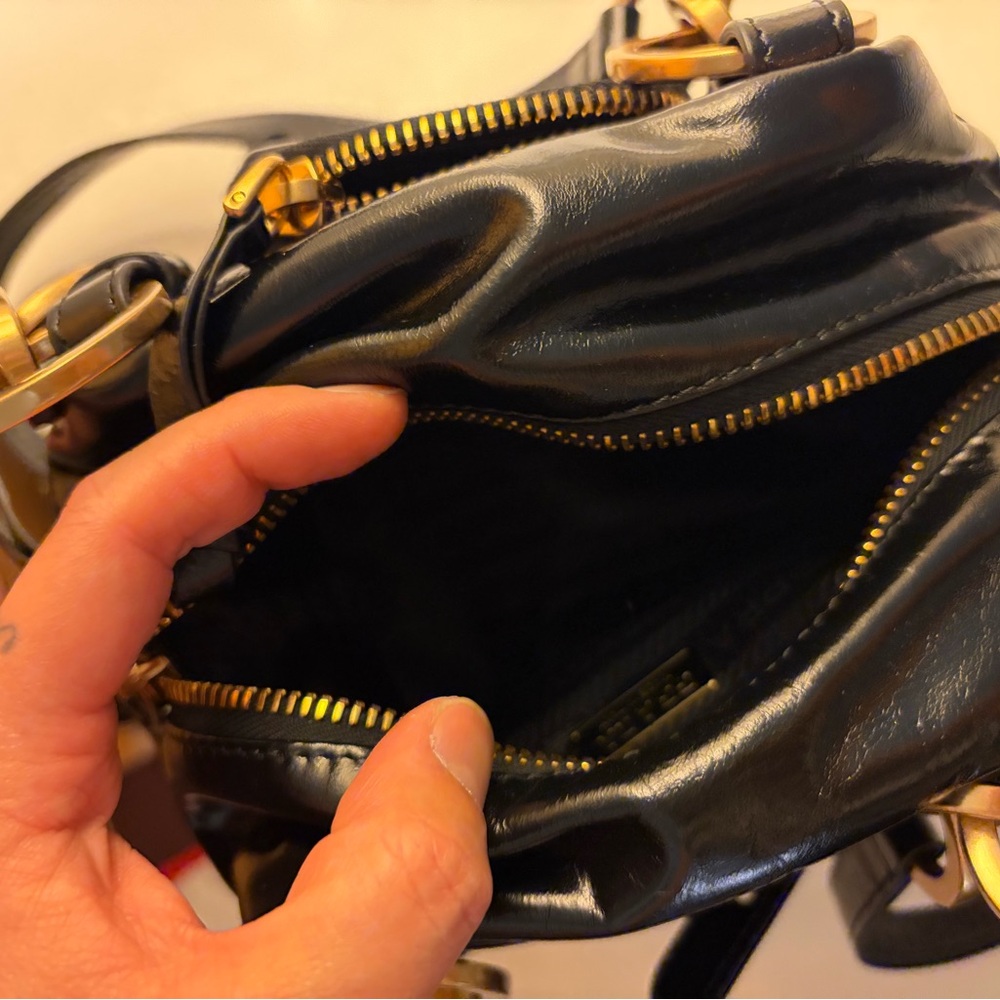 Prada - Picture 5 of 9